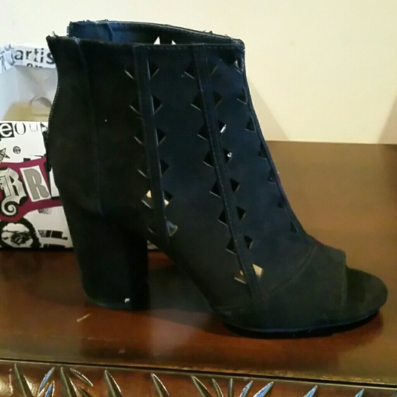 Open toe booties - Picture 2 of 3